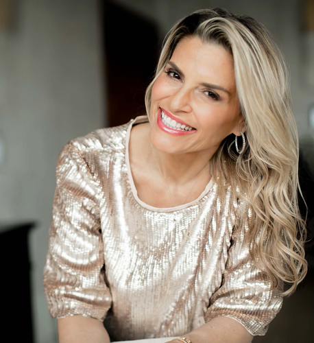 ASantomero2024HeadshotGld-1